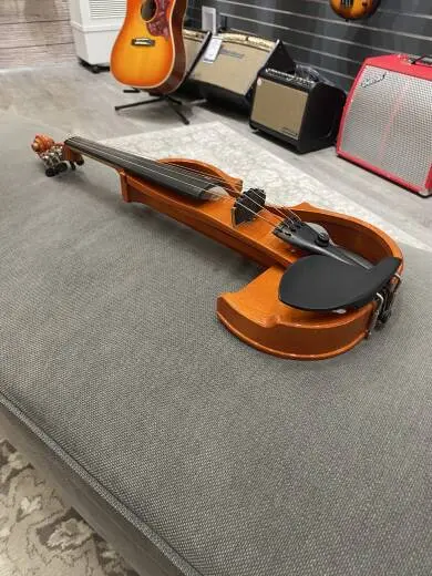 Yamaha 4/4 Eelectric Violin, 5 Str. 2